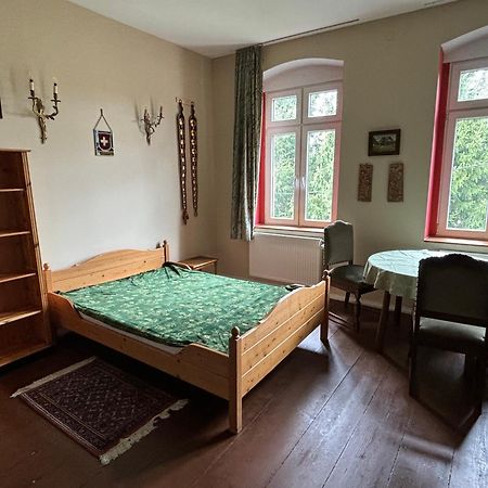 Dom Pod Orlimi Skalami - Blisko Zamku Czocha Apartment Lesna Bagian luar foto