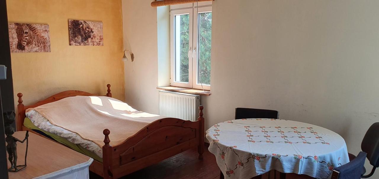 Dom Pod Orlimi Skalami - Blisko Zamku Czocha Apartment Lesna Bagian luar foto
